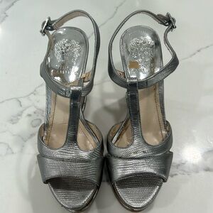 Vince Camuto Metallic Cork Wedge. Size‎ 6M